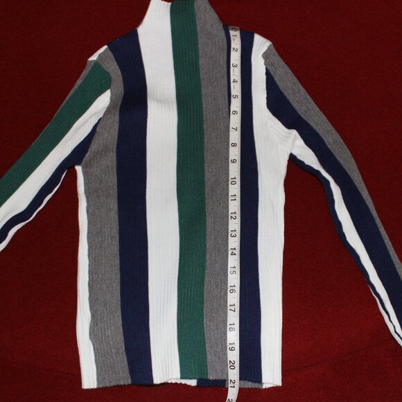 Round Neck Multi-Colored Sweater Medium - Picture 12 of 12